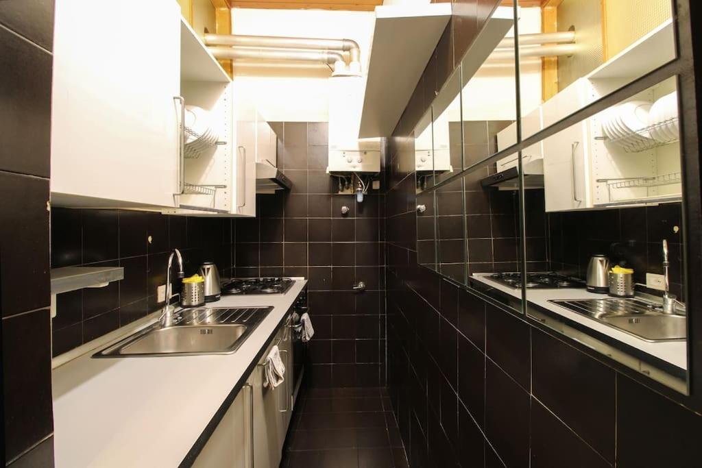 Lovely 2 Bedroom Apartment-6 Pax By Yourhost Rom Exterior foto